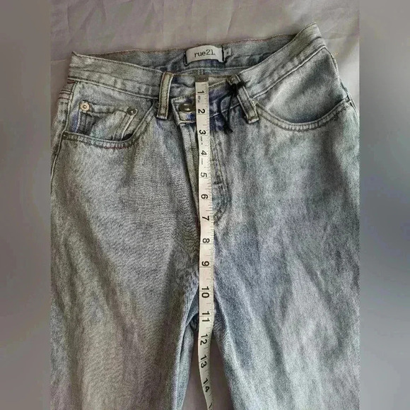 Rue21 Asymmetrical Waist Mom Jeans Size 0 Light Wash - Picture 11 of 16